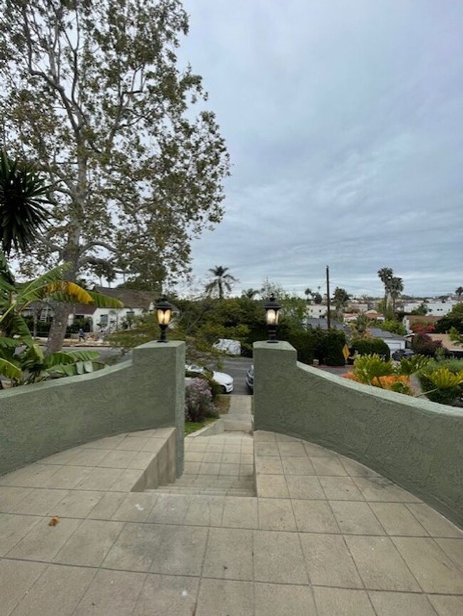 Primary Photo - Stunning 5 bedroom 3 bath