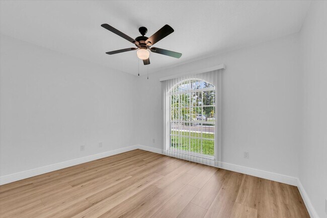 Building Photo - 1611 3rd Ave W