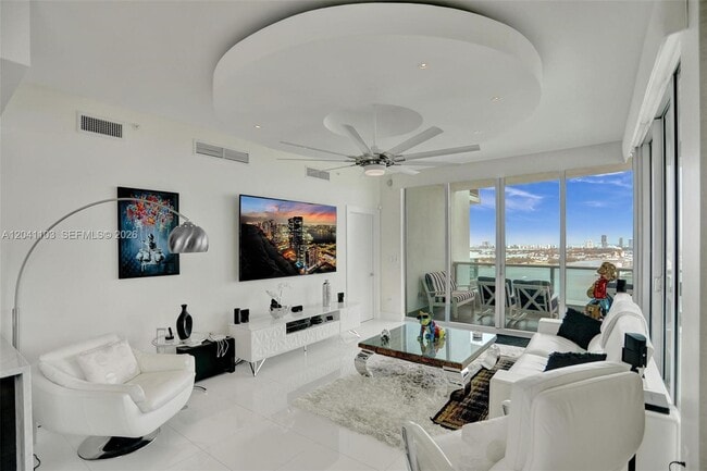 Building Photo - 900 Biscayne Blvd
