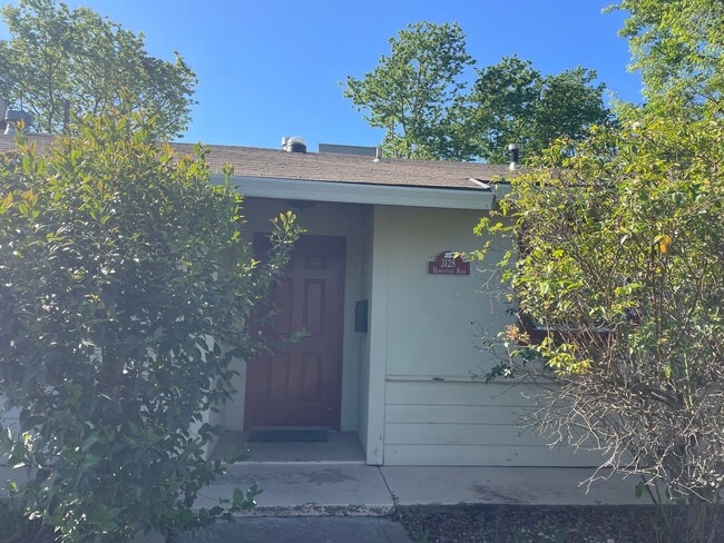 Building Photo - 3 bedroom 1 bath sweet home