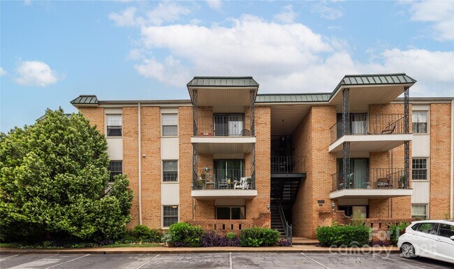 Building Photo - 4739 Hedgemore Dr