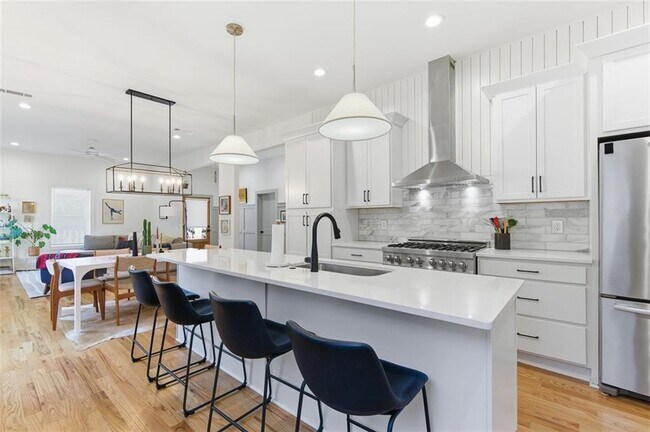 Building Photo - 1030 Kirkwood Ave SE