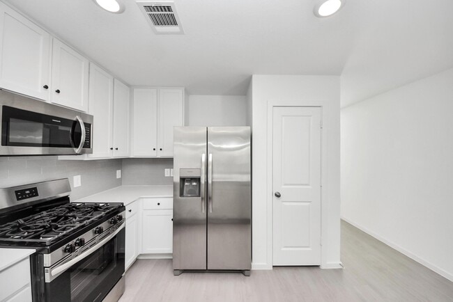 Building Photo - 248 Hazy Pnes Ln