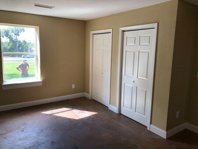 Building Photo - 1212 Cedar St