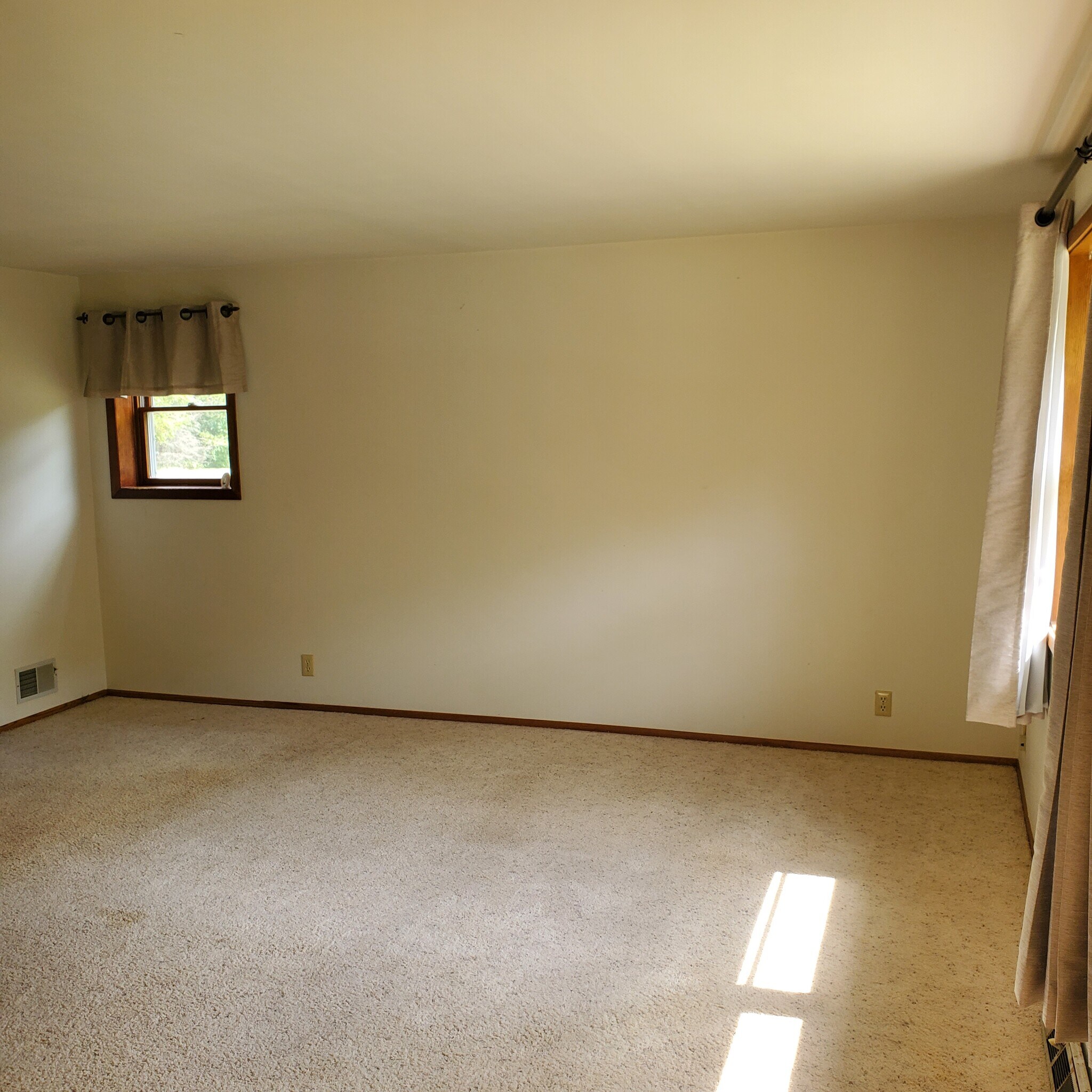 Building Photo - W269S8475 Alpine Dr