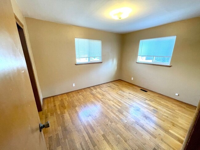Building Photo - 4-Bedroom North Tacoma Home with Stunning ...