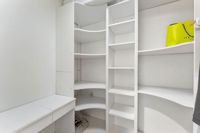 Building Photo - 107 Meadowlands Dr