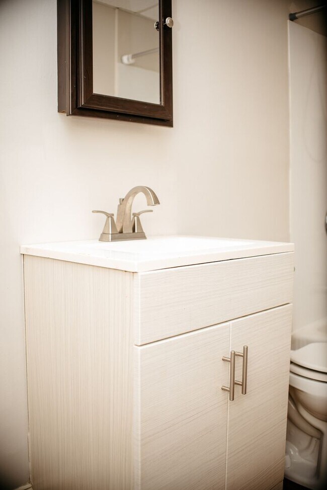 Building Photo - 331 N 3rd St