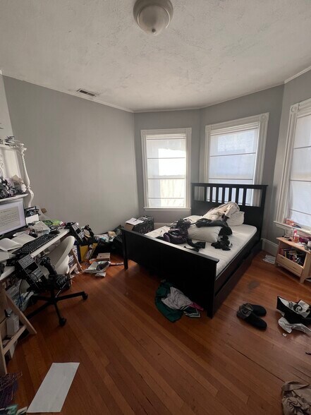 Building Photo - 122 Calumet St