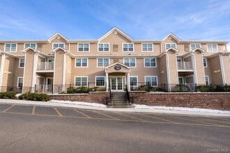 Building Photo - 100 Woodcrest Ln