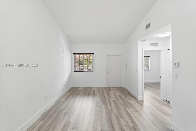 Building Photo - 2930 SE 12th Rd