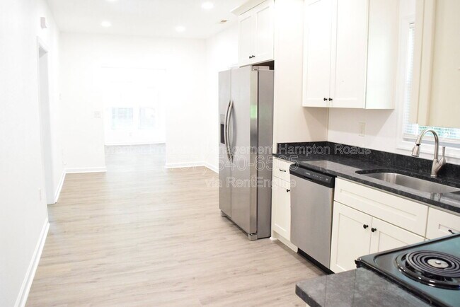Building Photo - 850 W 50th St