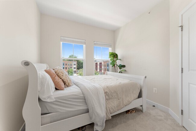 Building Photo - Welcome to your dream townhome - Spacious ...