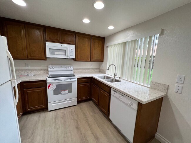 Building Photo - Updated 2 bed / 2 bath Home in Leisure Village