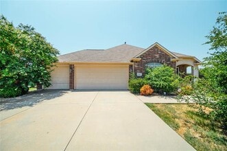 Building Photo - 2100 Benjamin Creek Dr