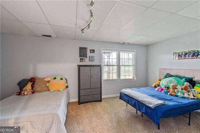 Building Photo - 2437 Pondside Pl NE