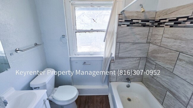 Building Photo - 3 Bed 1 Bath ready to rent!