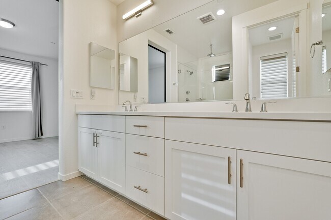 Building Photo - 2248 Solace Loop