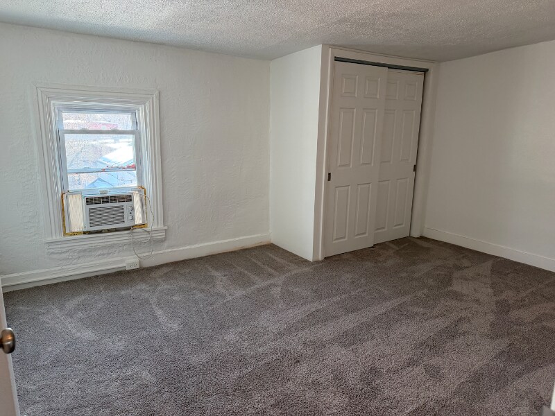 Building Photo - 433 N Pine St