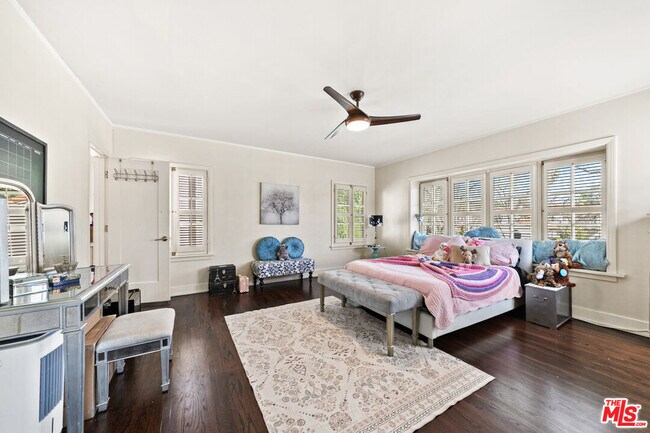 Building Photo - 401 N McCadden Pl