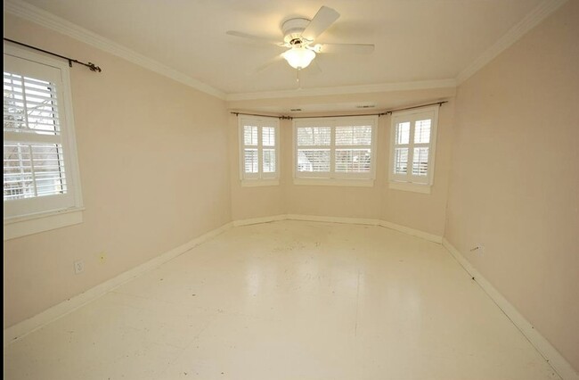 Building Photo - 506 Parks Ave