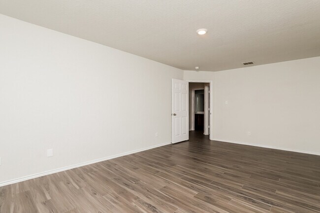Building Photo - 8802 Scarlett Pl
