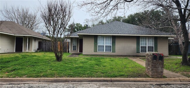 Building Photo - 1141 Oney Hervey Dr