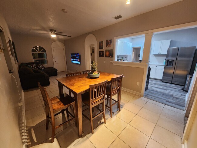 Building Photo - 2138 Tilden St