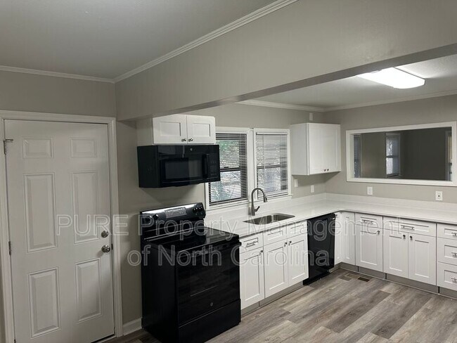 Building Photo - 111 Hillcrest Dr