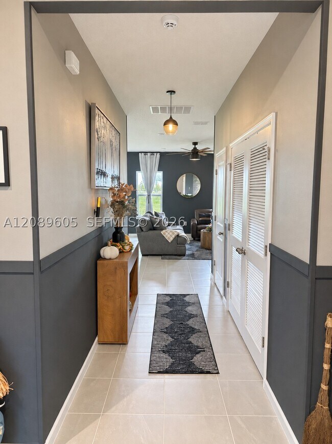 Building Photo - 12555 SW Forli Wy