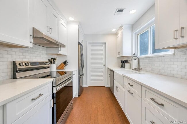 Building Photo - 234A Springmeadow Dr