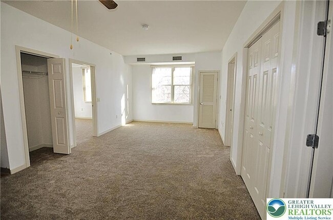 Building Photo - 2121 Hokendauqua Ave