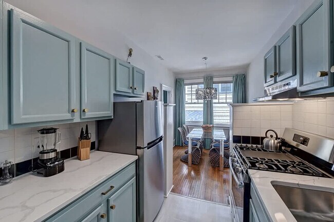 Building Photo - 518 Lamar Ave