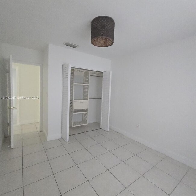 Building Photo - 5216 W 24th Way