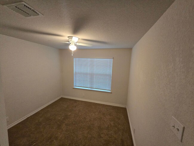 Building Photo - 3 Bedroom 2 Bath 2 Car Garage Open Floor P...