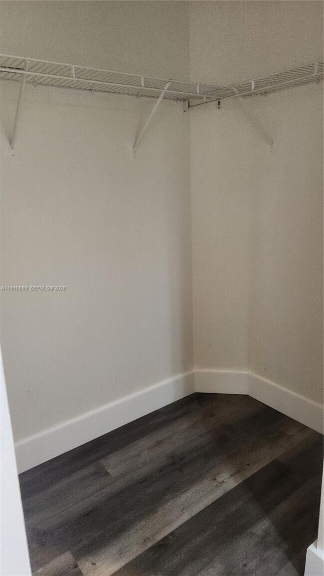 Building Photo - 1365 Springside Dr