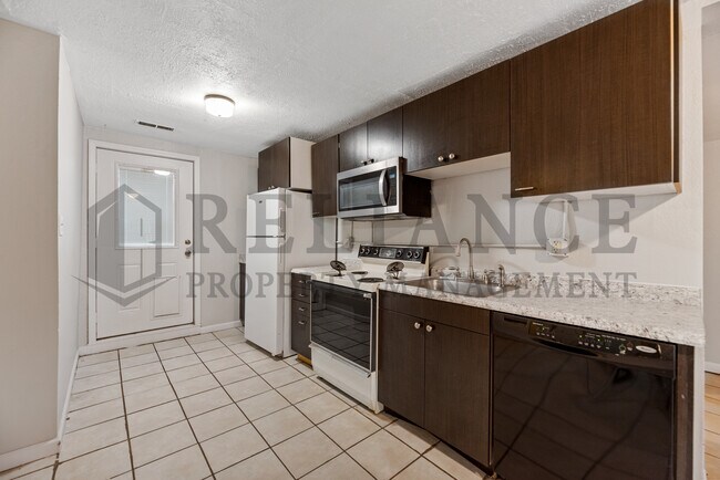 Building Photo - 508 N Tracy St