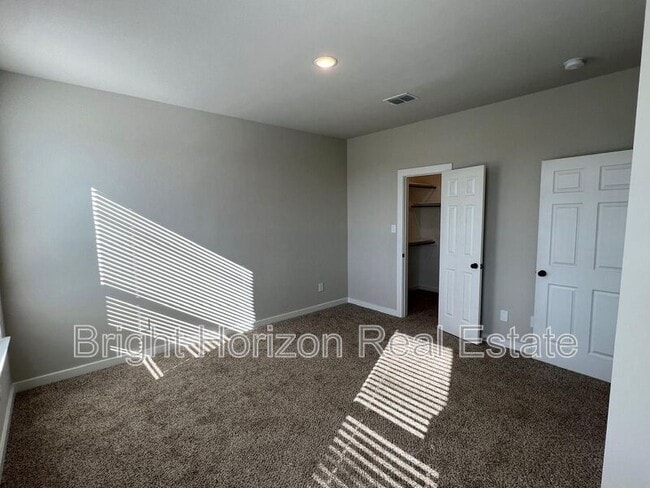 Building Photo - 3409 Valley Vista Dr
