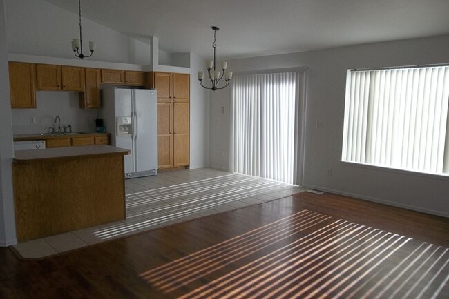 Building Photo - Spacious 5 Bedroom Home in Windsor