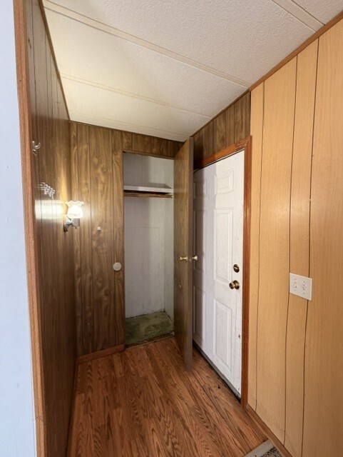 Building Photo - 110 W Veterans Ave