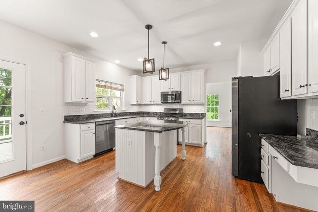 Building Photo - 43205 Cardston Pl