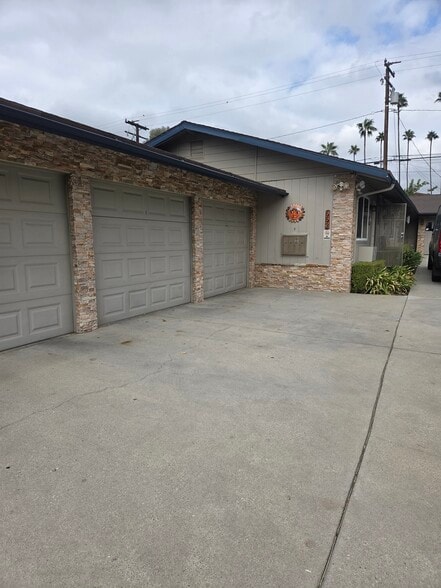 Building Photo - 553 Chatsworth Dr