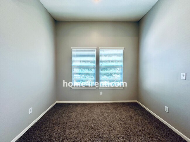 Building Photo - Gorgeous Olathe, 5 BR Home w/ Wood floors,...