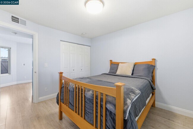 Building Photo - 102 Luna Grande Cir