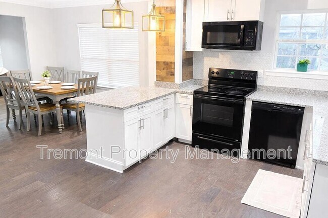 Building Photo - 1903 E 13th St