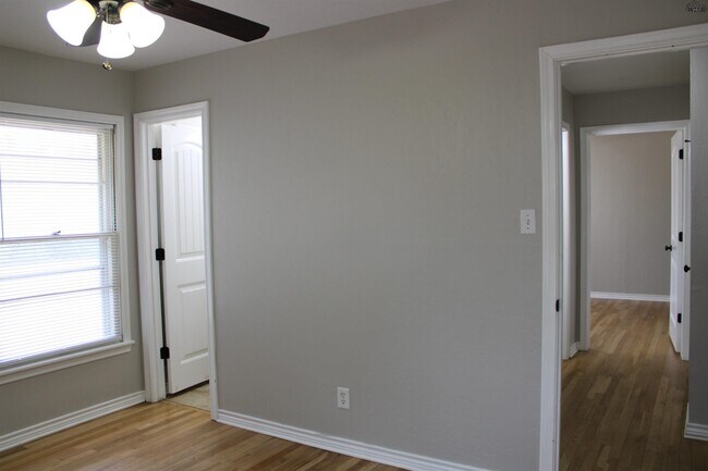 Building Photo - 4305 Randel Dr
