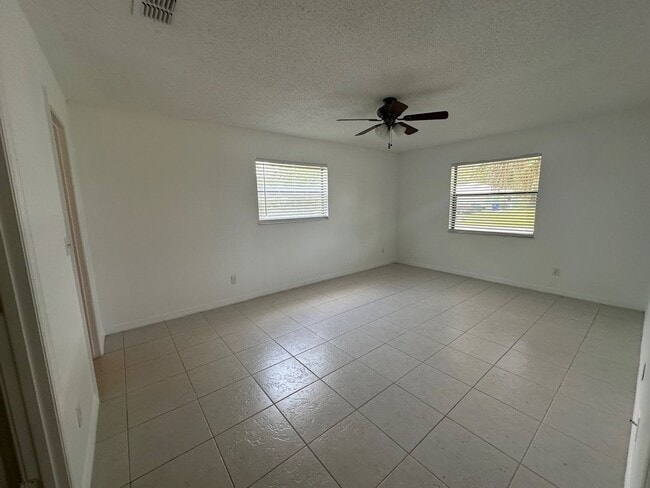 Building Photo - Charming 2-Bed, 2-Bath Home with Garage & ...