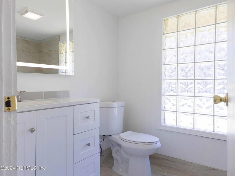 Shared Bathroom - 4609 Avenue B