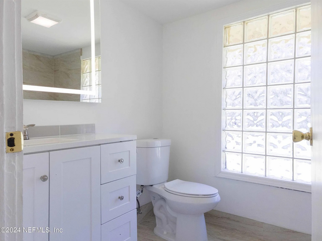 Shared Bathroom - 4609 Avenue B