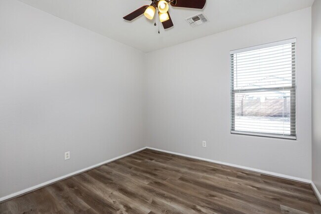 Building Photo - 38345 N Rusty Ln